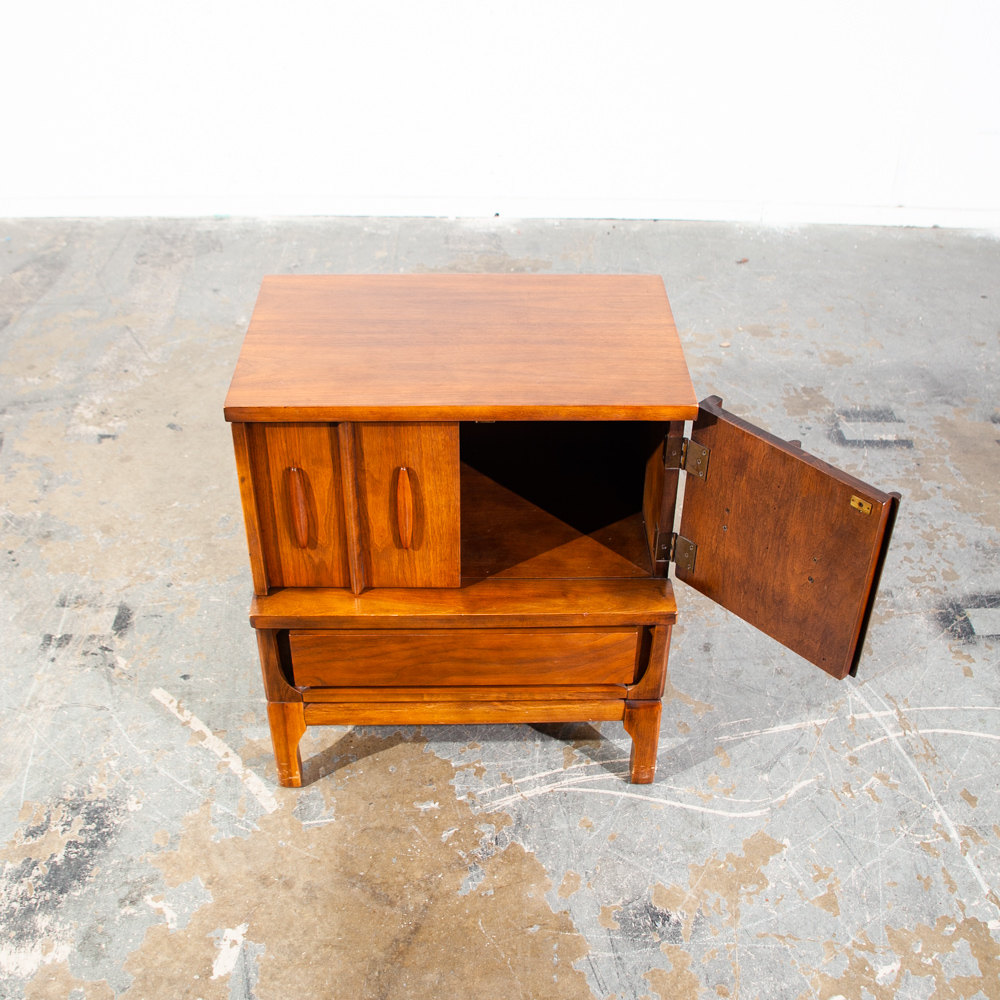 Mid Century Modern Nightstand End Side Table Walnut Broyhill Williams Vintage Bedside - Image 6