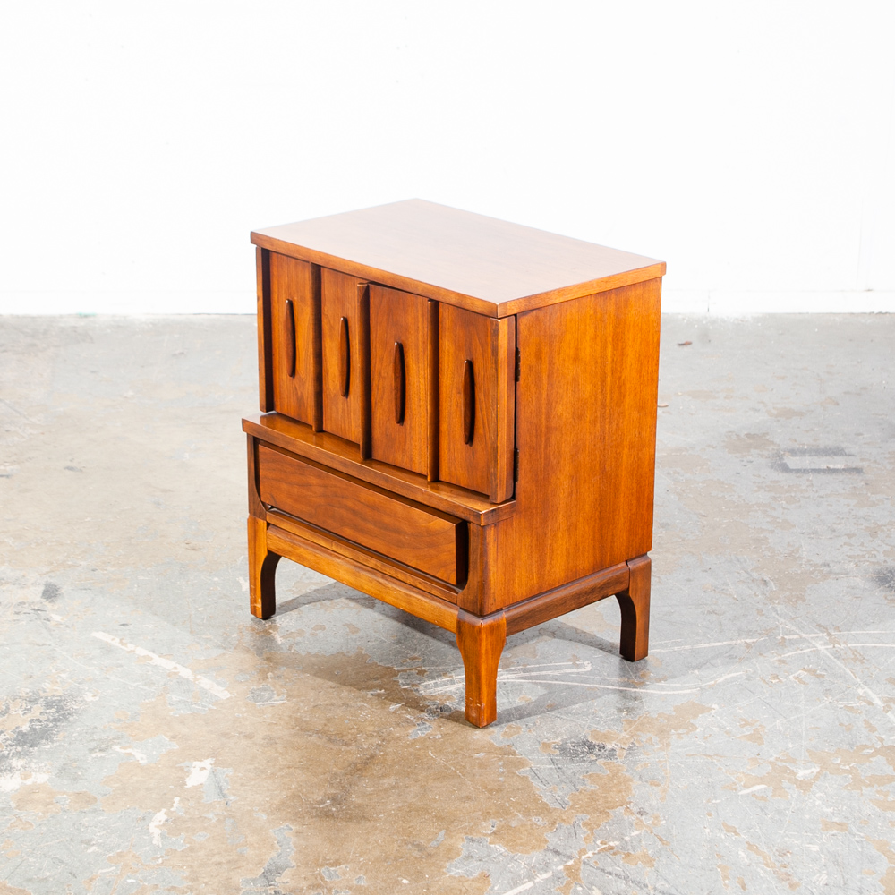 Mid Century Modern Nightstand End Side Table Walnut Broyhill Williams Vintage Bedside