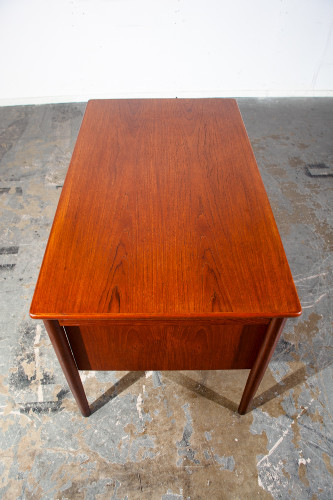 Mid Century Danish Modern Desk Executive Solid Teak Book Shelf Denmark Locking 6 Drawer Floating Office - Image 4