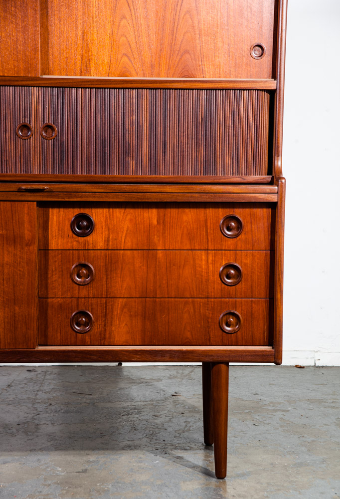 Mid Century Danish Modern Credenza Highboard Teak Johannes Andersen J Skaaning and Son Drawers Hutch Server Buffet Sliding - Image 4