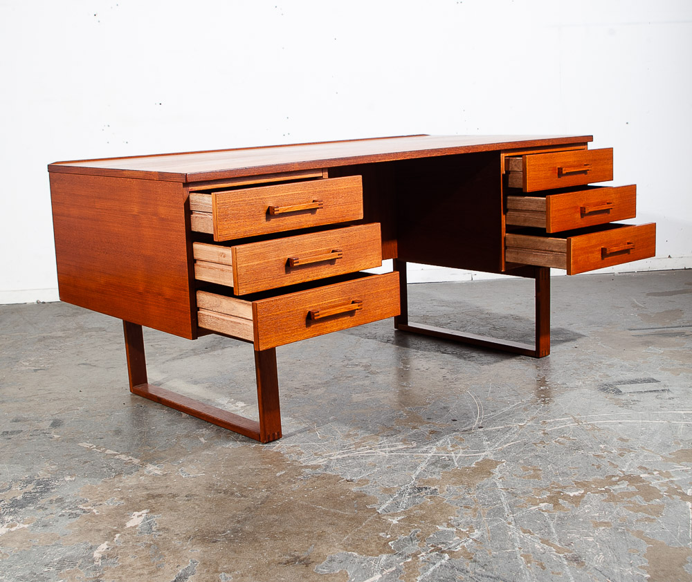 Mid Century Danish Modern Desk Teak Wood Executive Kai Kristiansen Mcm Denmark - Image 3