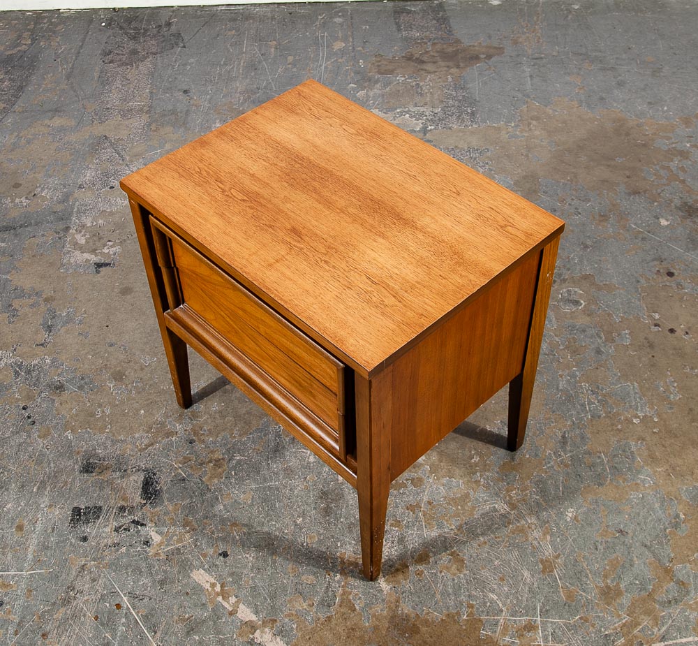 Mid Century Modern Side Table End Nightstand Entry Table Two Drawers Thomasville - Image 4
