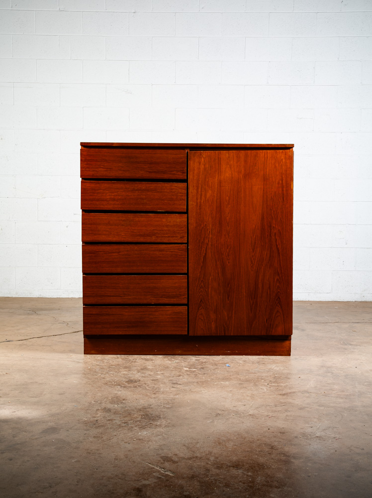 Mid Century Danish Modern Dresser Teak Gentlemans Chest 12 Drawers Denmark Mcm - Image 12