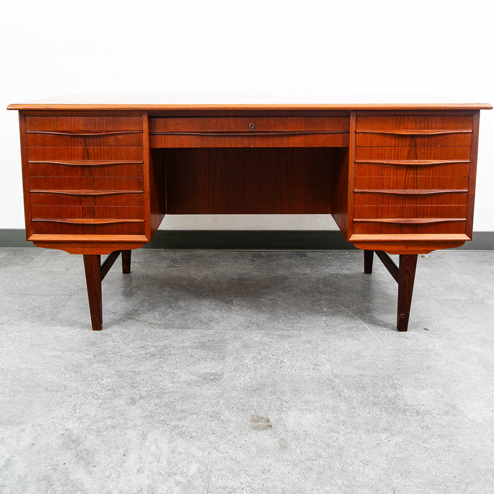 Mid Century Danish Modern Desk Executive Teak Floating 9 Drawer Bookshelf Office - Image 2