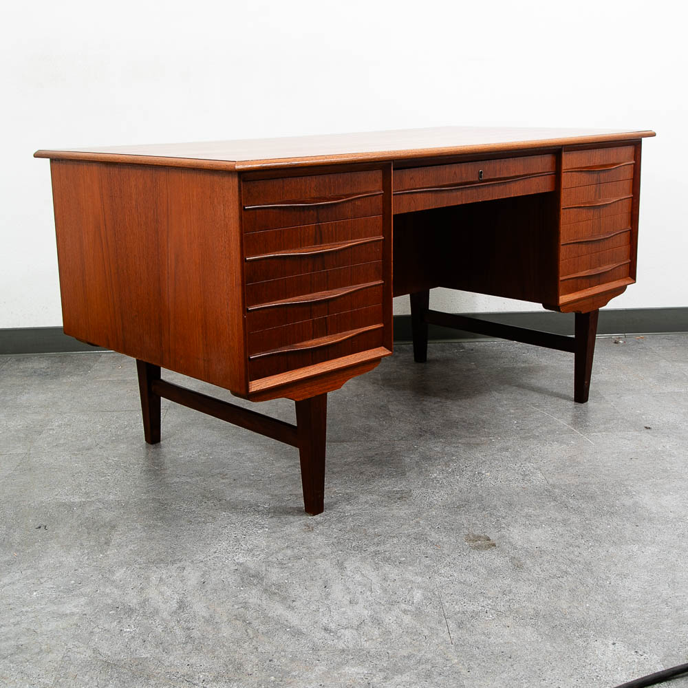 Mid Century Danish Modern Desk Executive Teak Floating 9 Drawer Bookshelf Office