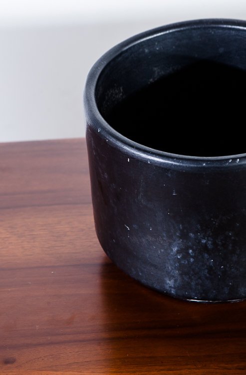 Mid Century Modern Planter Pot Gainey Ceramics C-8 Black Matte Round Pottery Studio Dark California Cylindrical C8 Cressey Maxwell Vintage