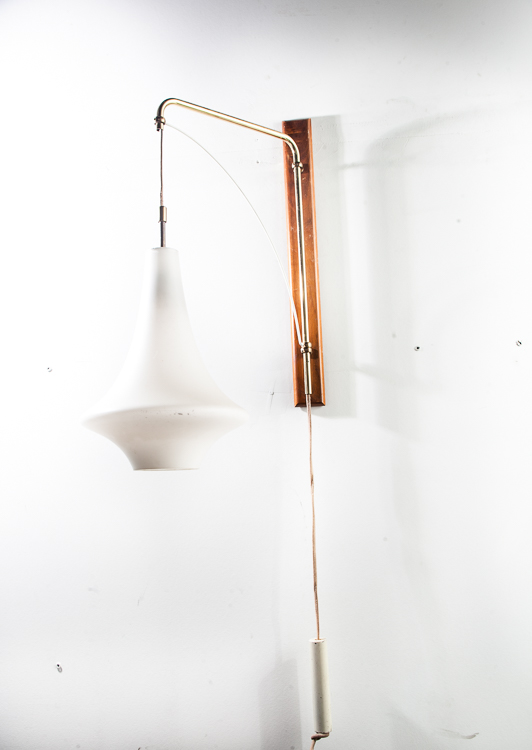 Mid Century Modern Lamp Wall Sconce Gerald Thurston Lightolier Brass Glass Wood