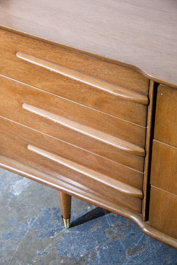 Mid Century Modern Dresser Credenza United Furniture Corporation 9 Drawer Danish Vintage American of Martinsville - Image 8