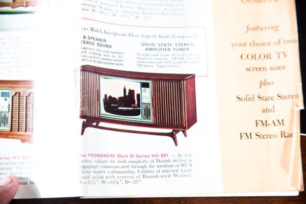 Mid Century Modern Stereo Console RCA Victor Record Player Radio Danish Solid Walnut Working Serviced Color TV - Image 10