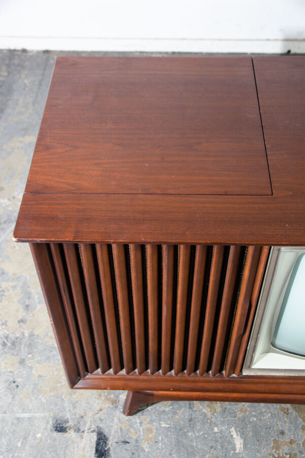 Mid Century Modern Stereo Console RCA Victor Record Player Radio Danish Solid Walnut Working Serviced Color TV - Image 6