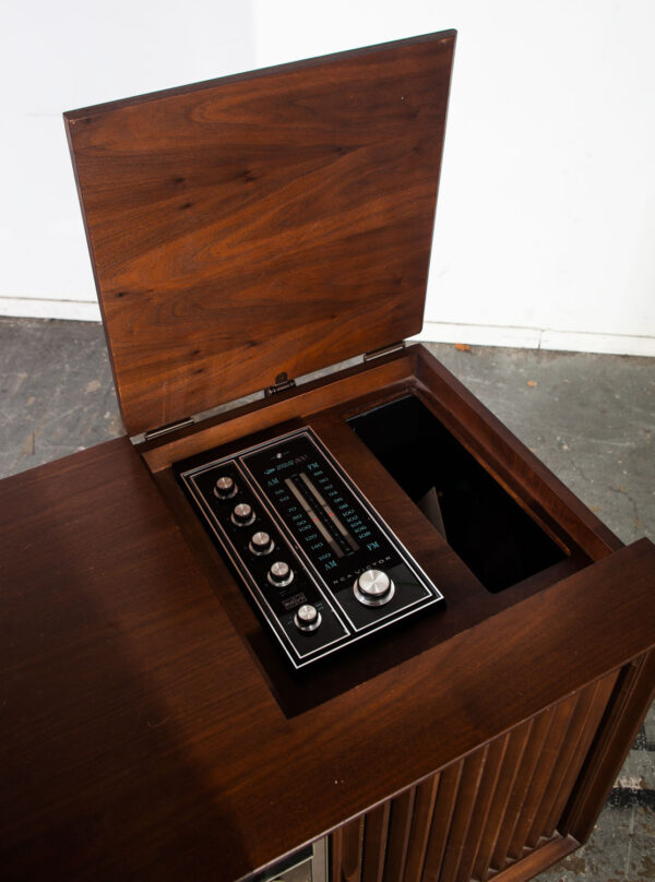 Mid Century Modern Stereo Console RCA Victor Record Player Radio Danish Solid Walnut Working Serviced Color TV - Image 8