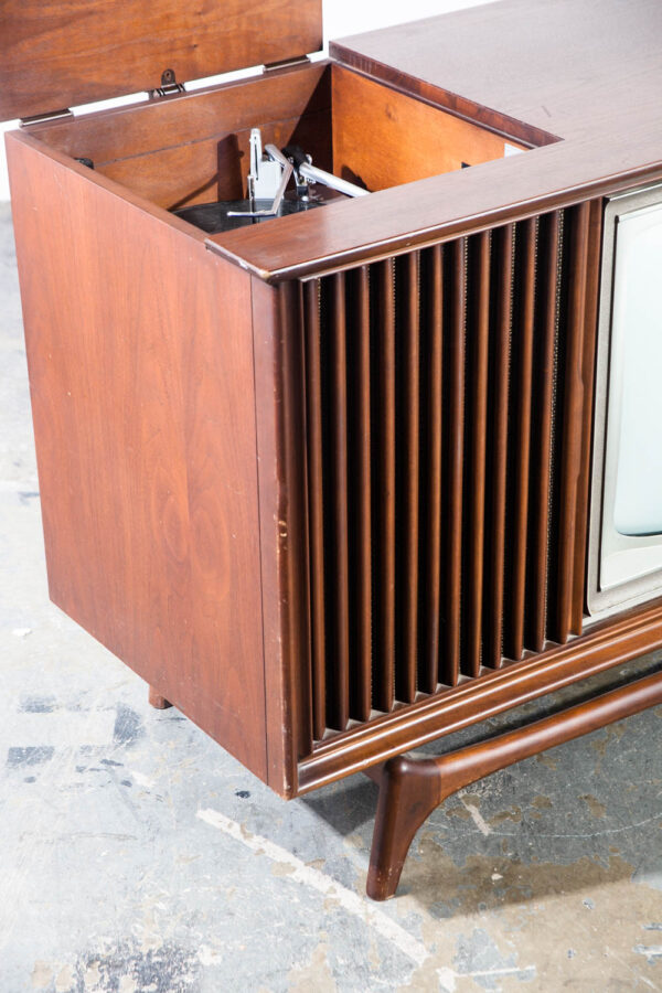 Mid Century Modern Stereo Console RCA Victor Record Player Radio Danish Solid Walnut Working Serviced Color TV - Image 5