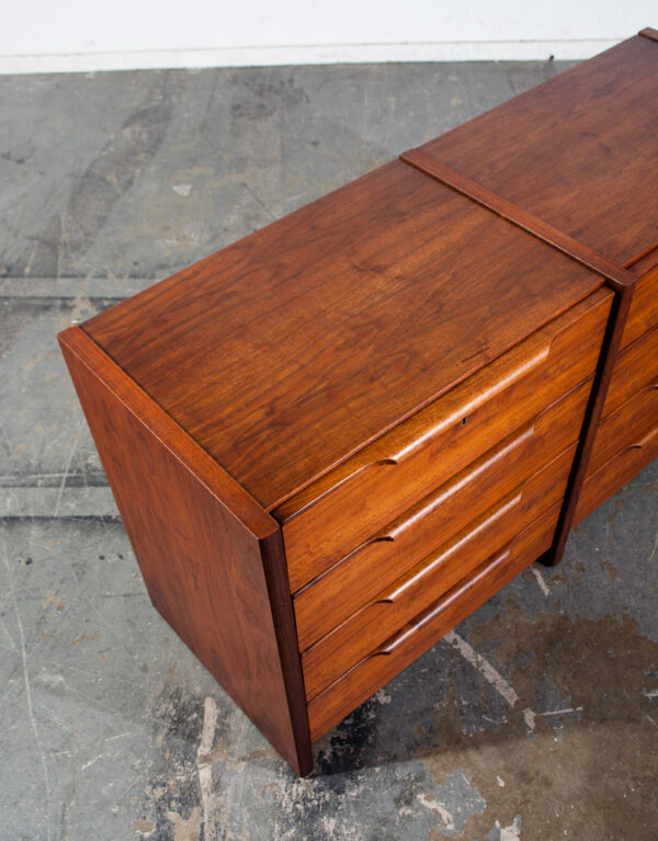 Mid Century Modern Dresser Chest Barzilay 8 Drawer Walnut Vintage Wood Compact - Image 6