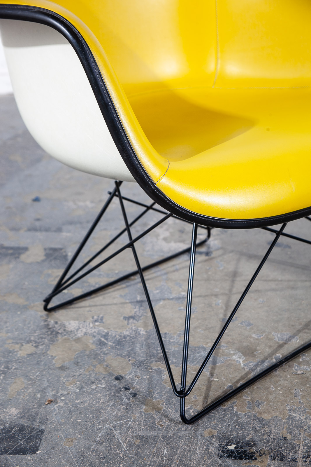 Mid century modern Lounge Chair Herman Miller Lemon Yellow Black White Cats Cradle Mcm Fiberglass - Image 9