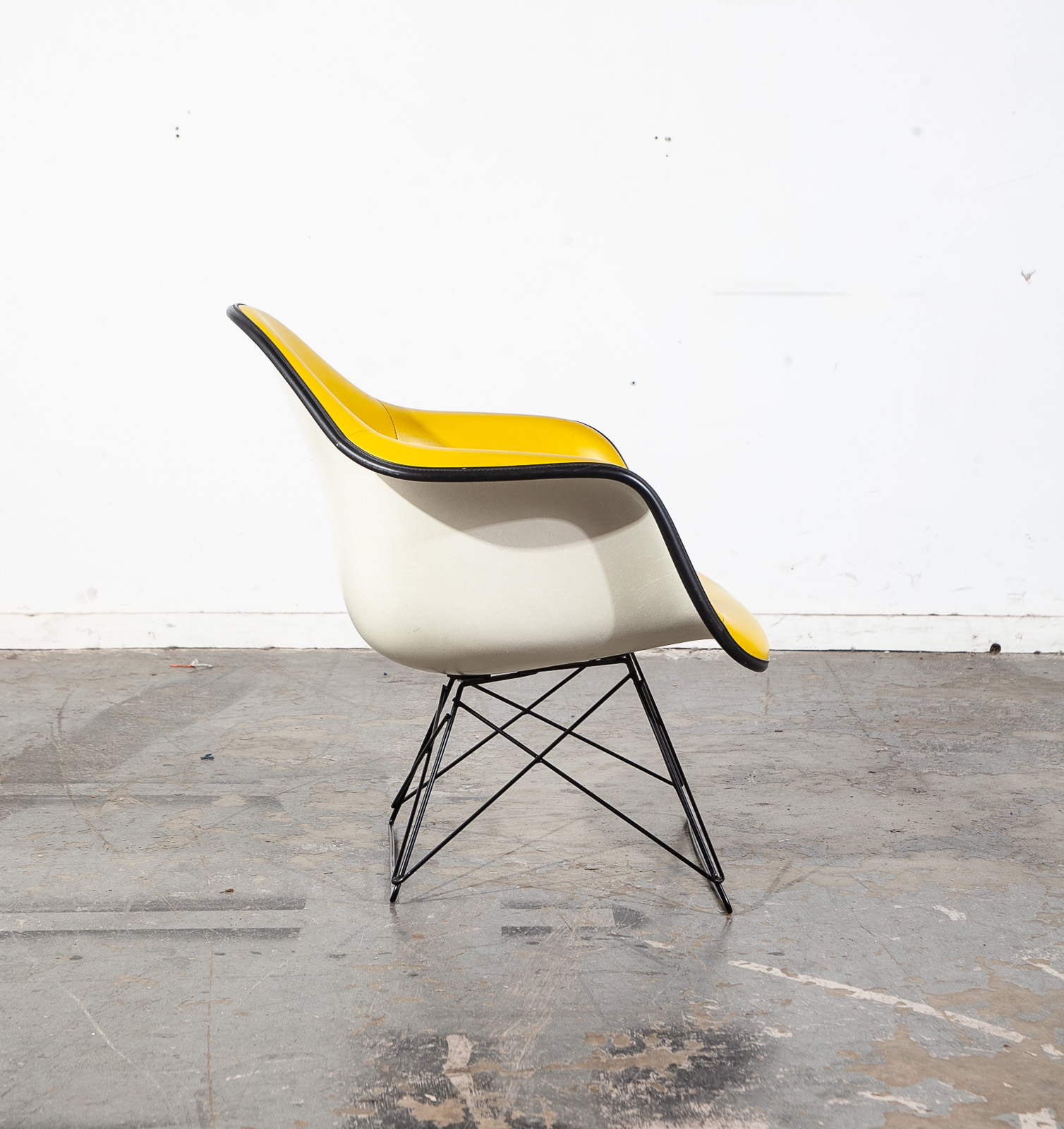 Mid century modern Lounge Chair Herman Miller Lemon Yellow Black White Cats Cradle Mcm Fiberglass - Image 3