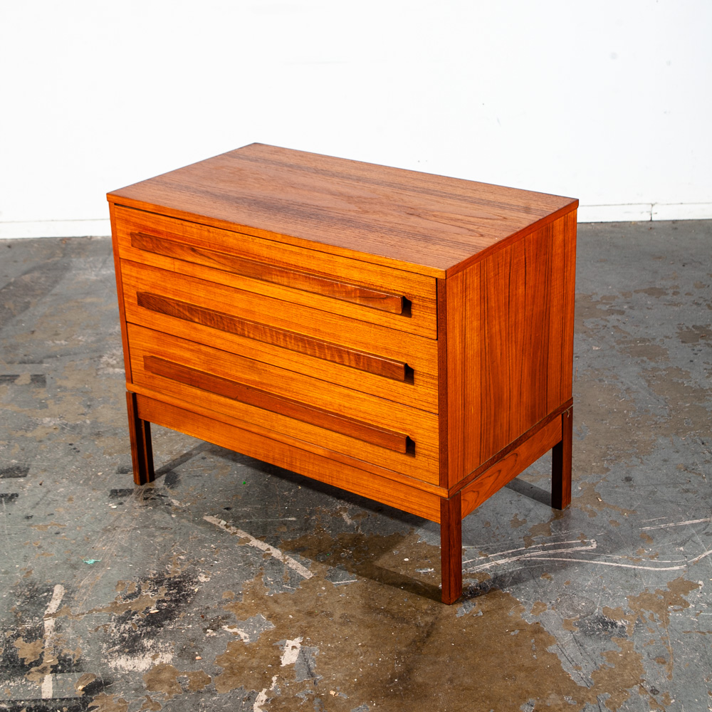 Mid Century Danish Modern Dresser Set Pair Two Chest of Drawers Teak 3 Drawer Wood Denmark Vintage - Image 4