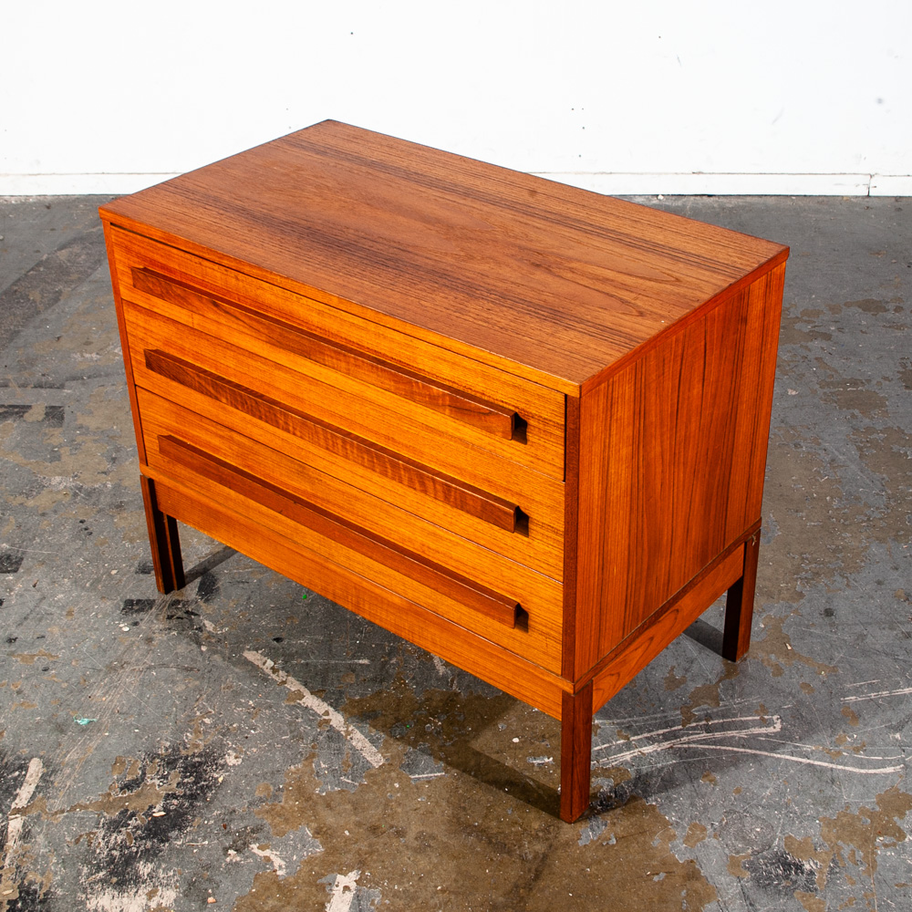 Mid Century Danish Modern Dresser Chest Drawers Solid Teak 3 Drawer Denmark Low Control Vintage - Image 6