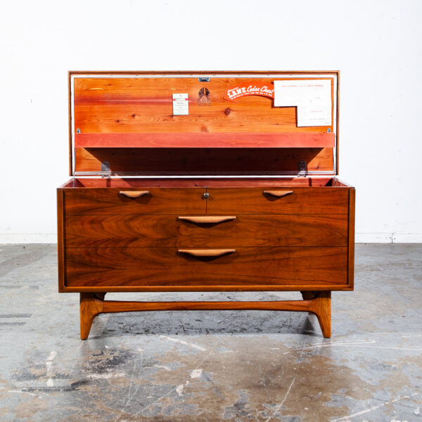 Mid Century Modern Cedar Hope Chest Lane Perception Danish Vintage Trunk Locking - Image 4