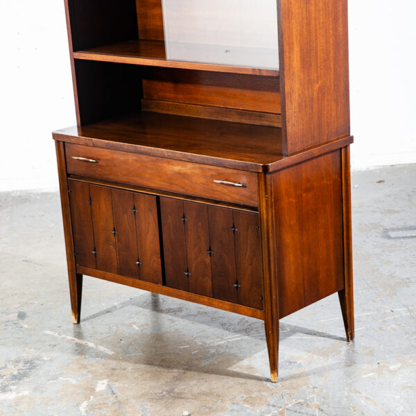 Mid Century Modern China Cabinet Broyhill Saga Emphasis Hitch Sliding Glass Vintage Danish Denmark Cabinet Display - Image 9