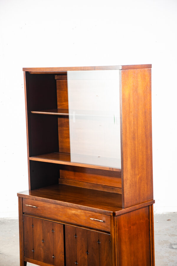 Mid Century Modern China Cabinet Broyhill Saga Emphasis Hitch Sliding Glass Vintage Danish Denmark Cabinet Display - Image 8