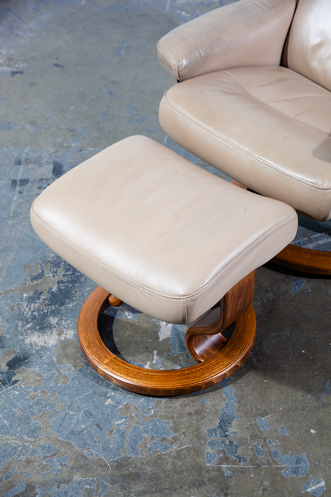 Mid Century Danish Modern Lounge Chair Ekornes Stressless Tan Ottoman Recliner Denmark Norway Norweigan Vintage Armchair - Image 7