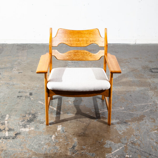 Mid Century Danish Modern Lounge Chair Henning Kjaernulf Oak Razor Armchair Off White Fabric Solid Wood - Image 4