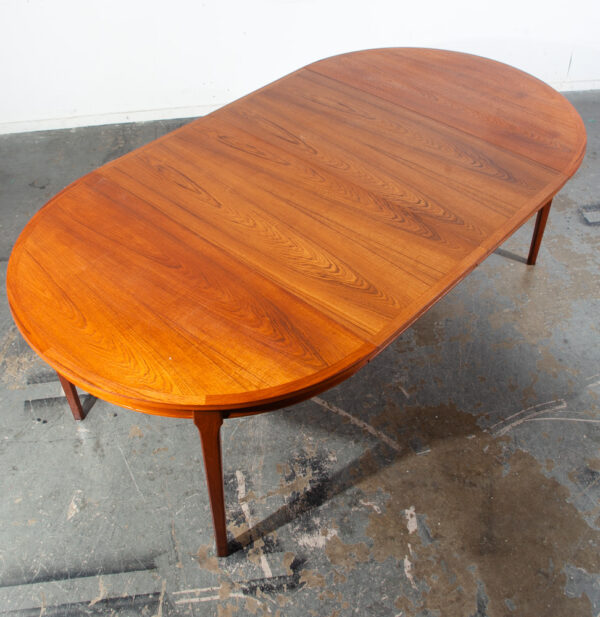 Mid Century Danish Modern Dining Table Round Oval Teak Wood Expanding x2 leaf Sweden Denmark Large - Image 4
