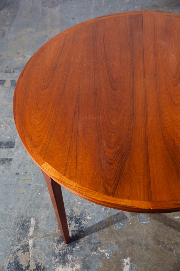 Mid Century Danish Modern Dining Table Round Oval Teak Wood Expanding x2 leaf Sweden Denmark Large - Image 8