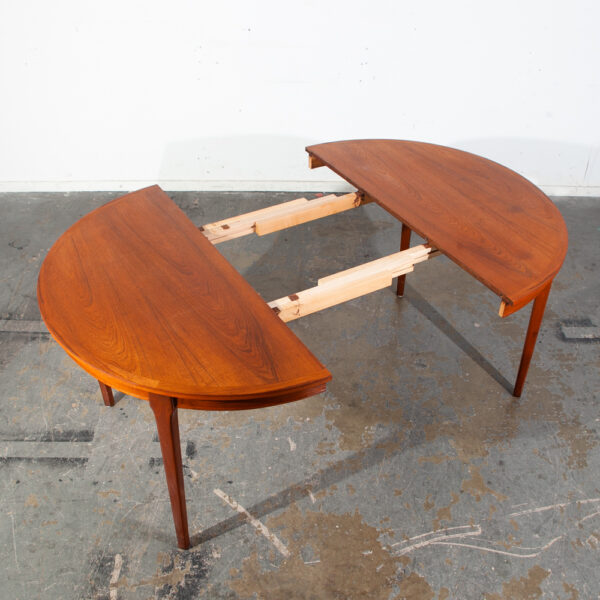 Mid Century Danish Modern Dining Table Round Oval Teak Wood Expanding x2 leaf Sweden Denmark Large - Image 11