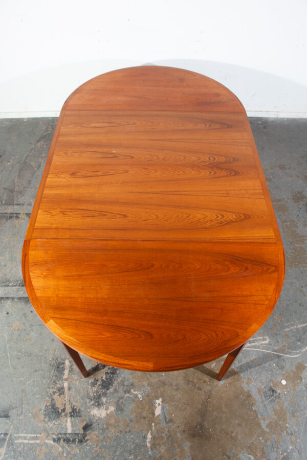 Mid Century Danish Modern Dining Table Round Oval Teak Wood Expanding x2 leaf Sweden Denmark Large - Image 2