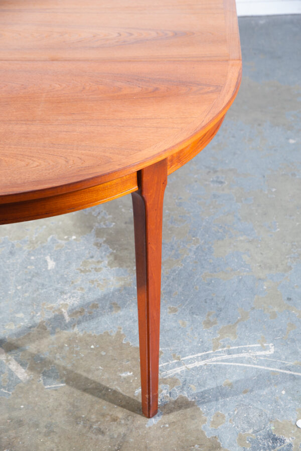 Mid Century Danish Modern Dining Table Round Oval Teak Wood Expanding x2 leaf Sweden Denmark Large - Image 10