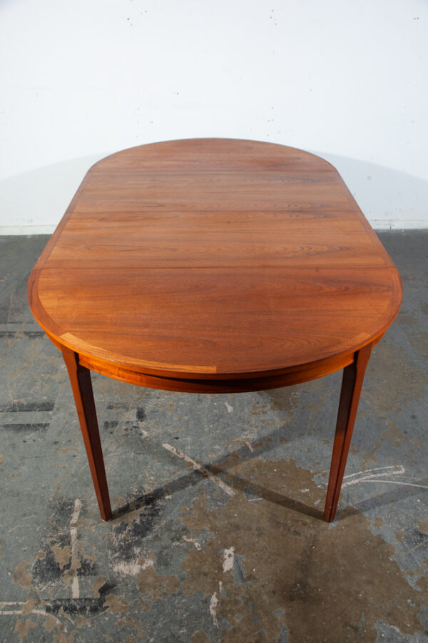 Mid Century Danish Modern Dining Table Round Oval Teak Wood Expanding x2 leaf Sweden Denmark Large - Image 3