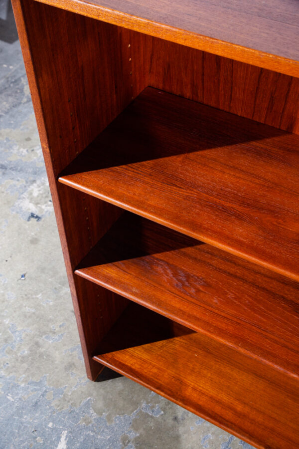Mid Century Danish Modern BookCase Shelf Display Hans Wegner RY Mobler - Image 8