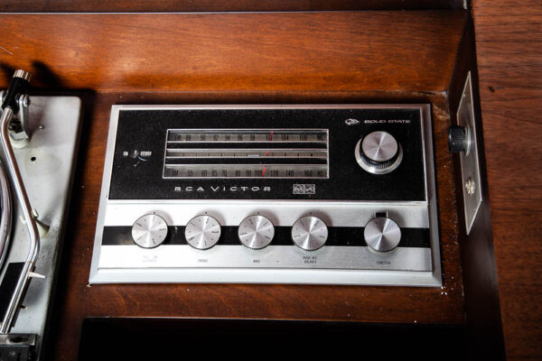 Mid Century Modern Stereo Console RCA Victor Record Player Radio Walnut Working - Image 6
