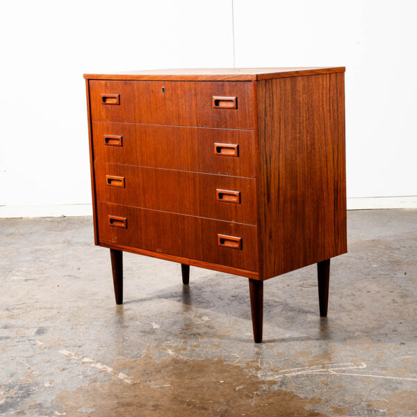 Mid Century Danish Modern Chest Drawers Dresser 4 drawer Teak Wood Denmark Mcm