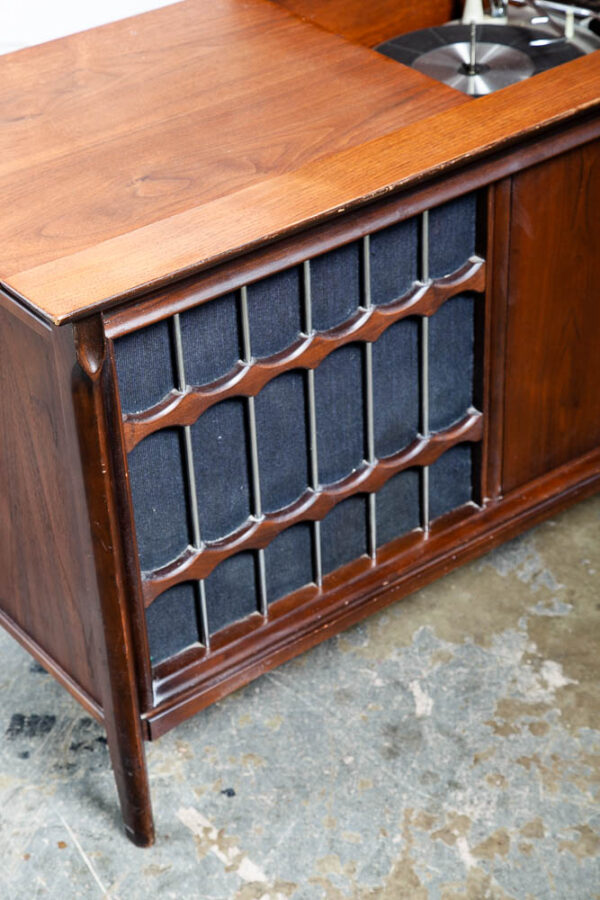 Mid Century Modern Stereo Console RCA Victor Record Player Radio Walnut Working - Image 10