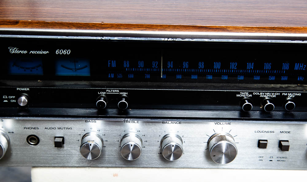 Vintage Sansui Reciever 6060 Wood Case Stereo Tuner Amplifier Silver Blue Lights - Image 8