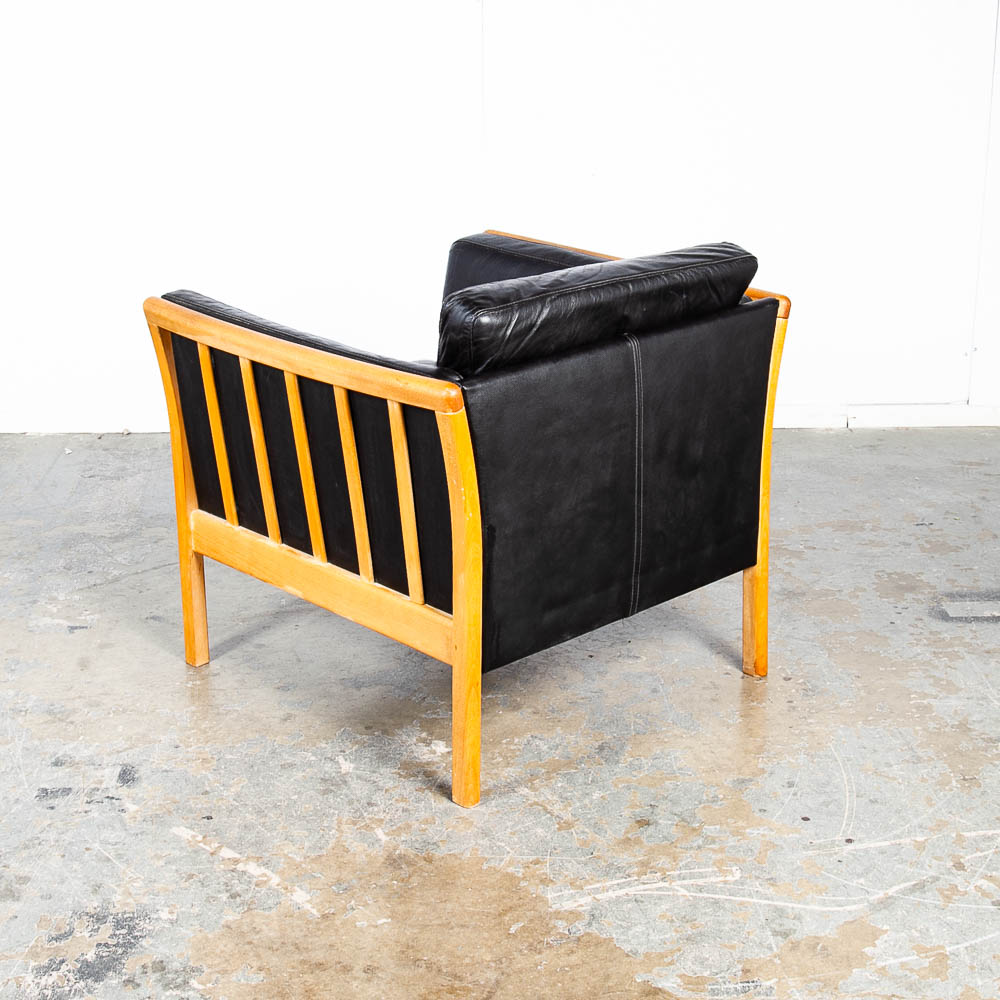 Mid Century Danish Modern Lounge Chair Stouby Worn Leather Black Arm Denmark Vintage - Image 4