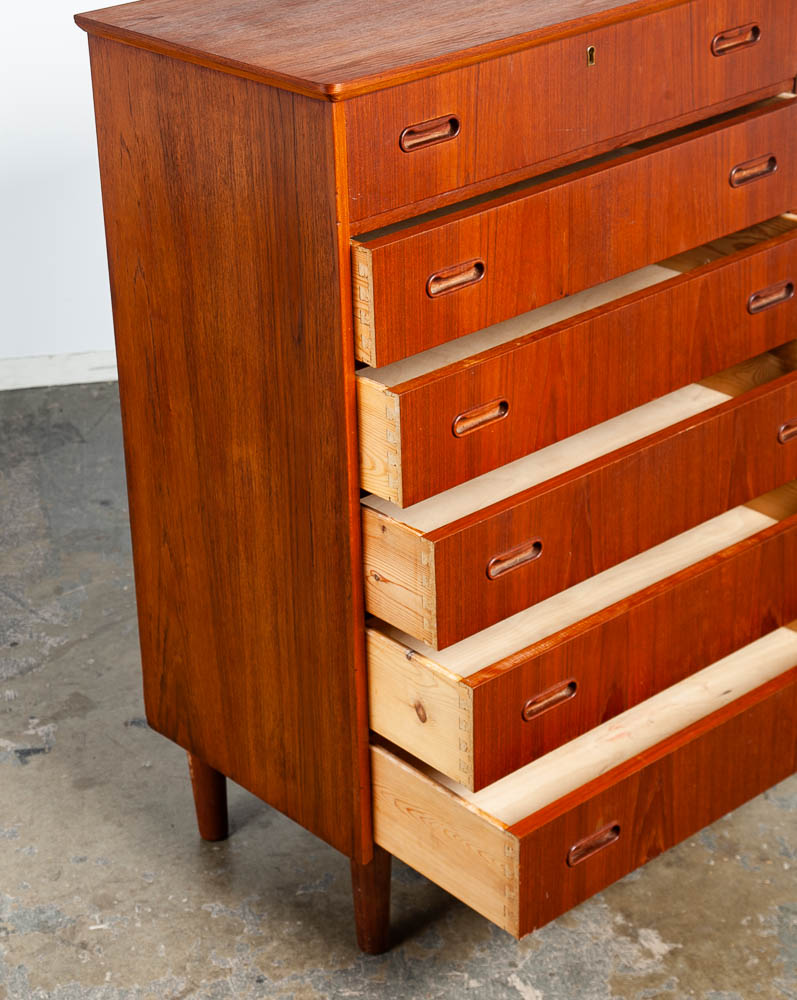 Mid Century Danish Modern Highboy Dresser 6 Drawer Teak Denmark Round Handle Locking Vintage - Image 9