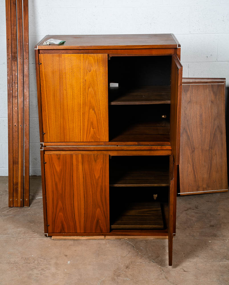 Mid Century Modern Wall Unit Barzilay Walnut System Audio 2-3 Bay Modular Gerald McCabe Large Adjustable Shelving Hifi - Image 3