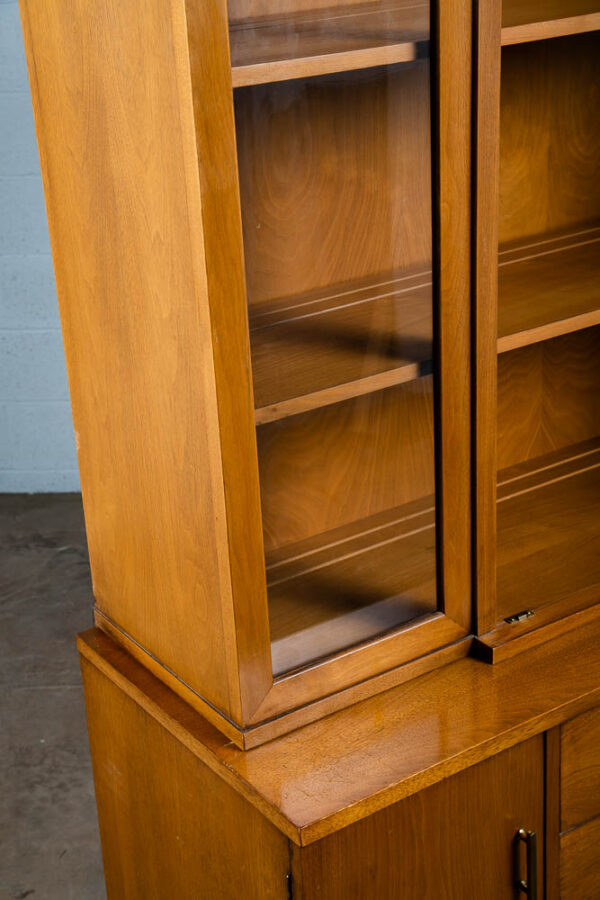 Mid Century Modern China Cabinet Hutch Cabinet Glass Display Drexel Biscayne Walnut Mcm - Image 10