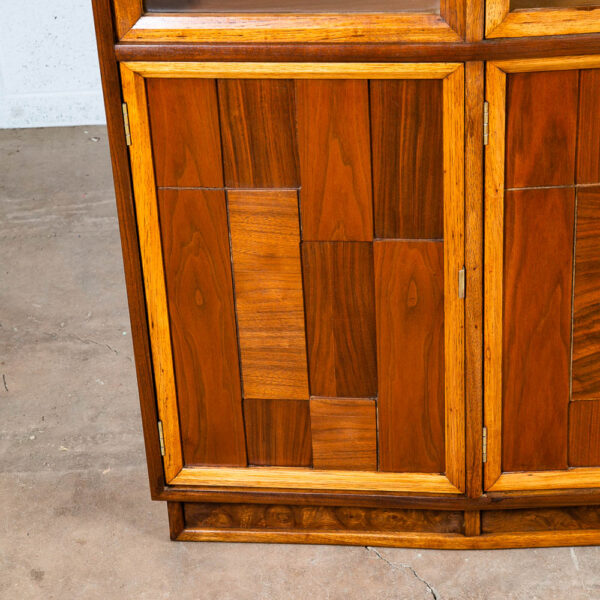 Mid Century Modern China Cabinet Credenza Glass Walnut Kroehler Drawers Hutch - Image 8