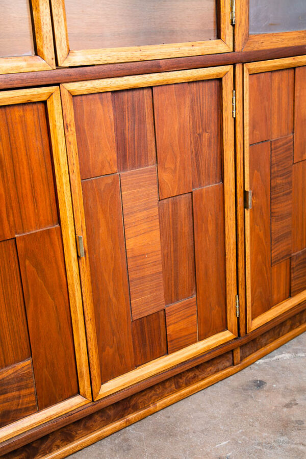 Mid Century Modern China Cabinet Credenza Glass Walnut Kroehler Drawers Hutch - Image 10