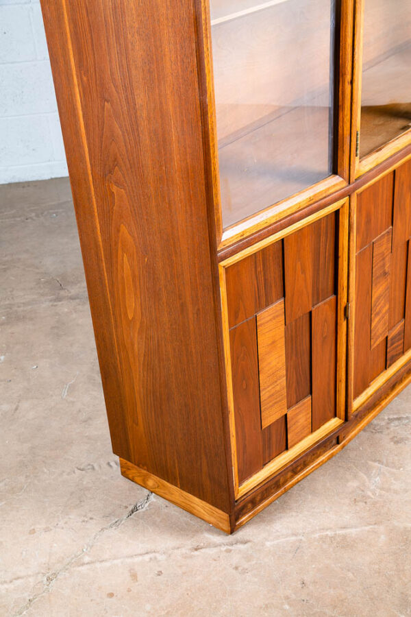 Mid Century Modern China Cabinet Credenza Glass Walnut Kroehler Drawers Hutch - Image 11