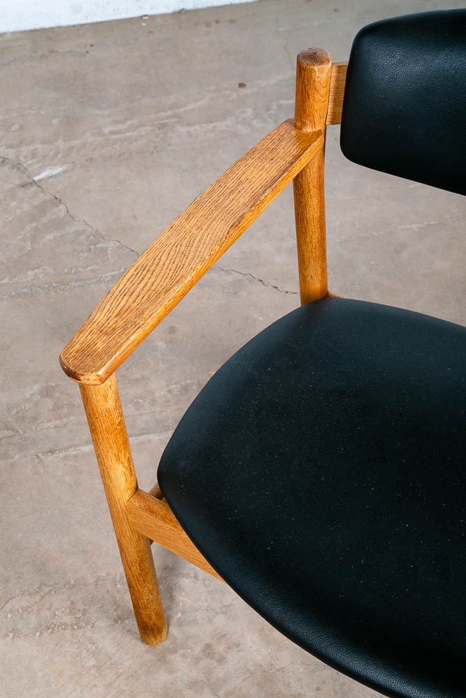 Mid Century Danish Modern Lounge Chairs Armchair Set Oak Wood Black FDB Mobler - Image 10
