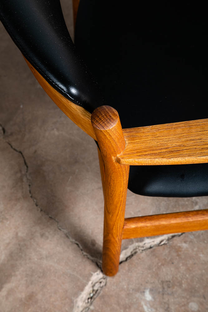 Mid Century Danish Modern Lounge Chairs Armchair Set Oak Wood Black FDB Mobler - Image 5