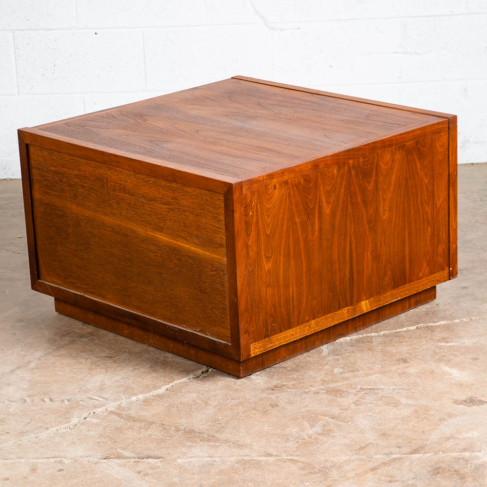 Mid Century Modern Side Table End Square Walnut Restored Cabinet Wood Cubist Mcm - Image 4