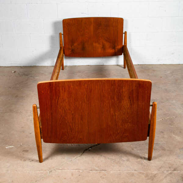 Mid Century Danish Modern Bed Frame Sm Single Teak Denmark Sculpted Legs Oak - Image 3