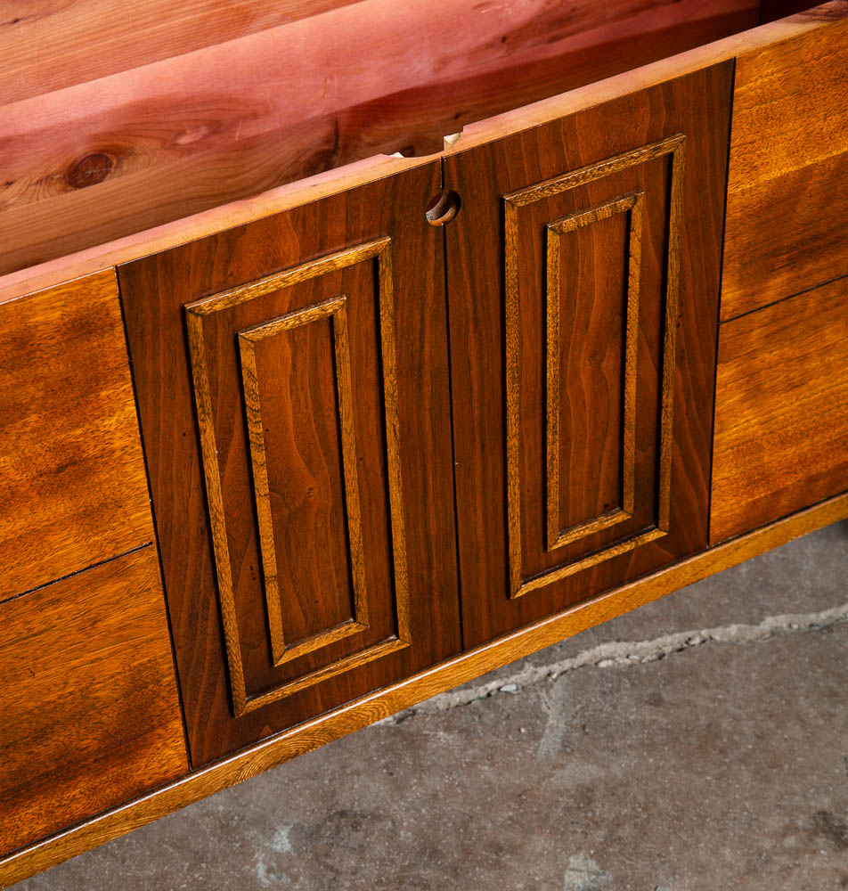 Mid Century Modern Cedar Hope Chest Lane Scuptra Trunk Lock Disassembled Storage - Image 10