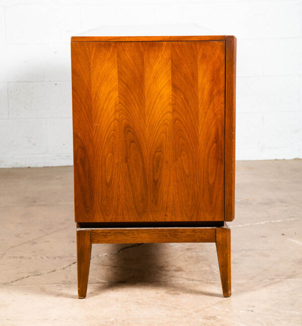 Mid Century Modern Dresser Credenza Walnut United Furniture 9 Drawer Vintage NM - Image 4